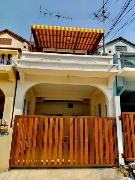 .ทาวน์โฮม 2 ชั้นเซ็นทรัล พระราม 2 3 กม. ติดถนนพระราม2 66-70 บิ๊กซี พระราม 2 500 ม 2 น้ำ 28 ตร.วา. 228 ตร.ม. 3 นอน พร้อมเ