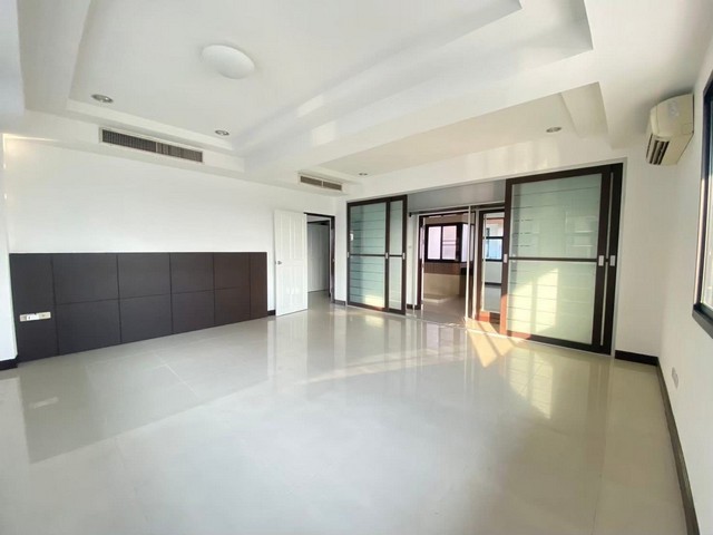 **Home Office550 sq.m.หมู่บ้านรีเจ้นท์รัชดา ซ.สหการประมูล สถานฑูลลาว เหม่งจ๋ายจอดรถ 8 คัน ****