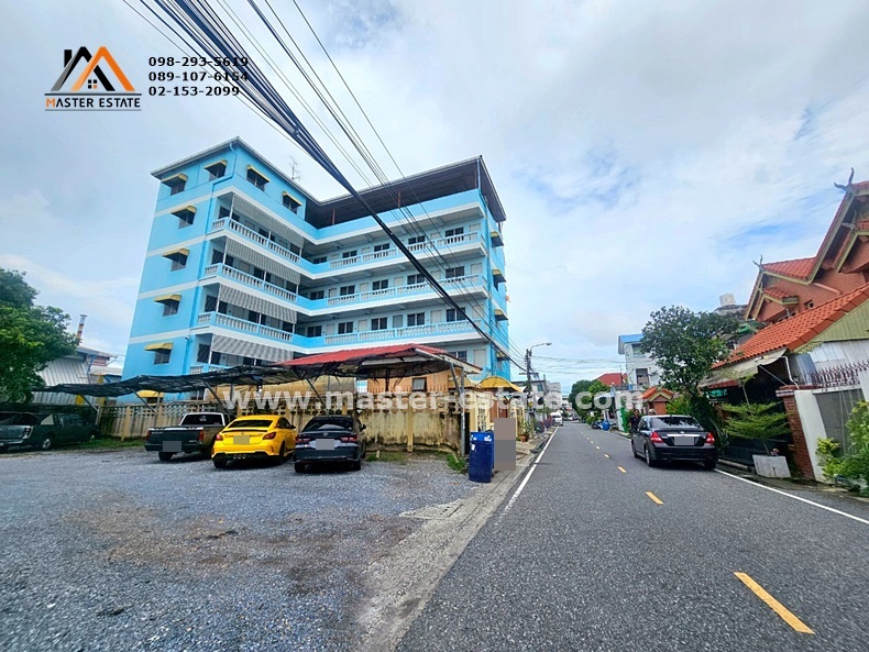 APARTMENT 5 ชั้น + ดาดฟ้า + ที่จอดรถ ซอยทรัพย์บุญชัย 19 ทุกห้องโปร่งลมเย็นด้วย Design ตึกรูปตัว L ให้ทุกห้องมีความโปร่ง มีระเบียงทุกห้อง