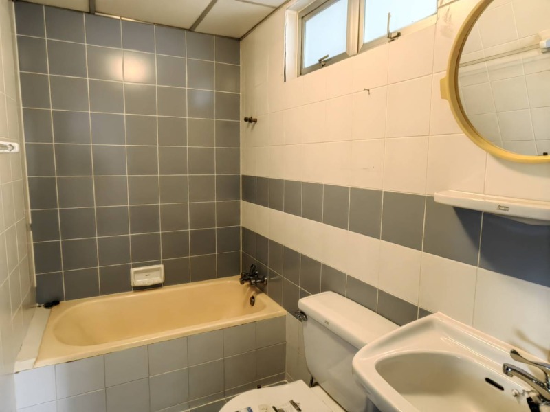 Sell Fortune Condotown on Narathiwasrajnakarin 24 Rd., Sathorn –Narathiwas Area  in good envireonment