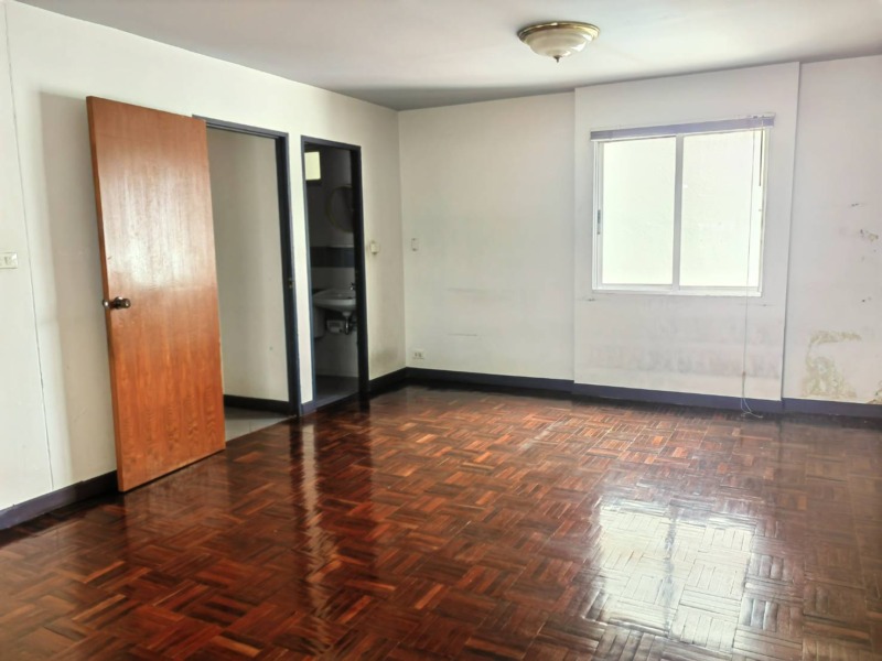 Sell Fortune Condotown on Narathiwasrajnakarin 24 Rd., Sathorn –Narathiwas Area  in good envireonment
