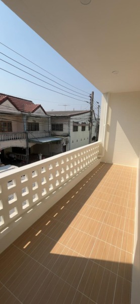 ขายทาวน์เฮ้าส์ 2 ชั้น รีโนเวทใหม่ สวยมาก!