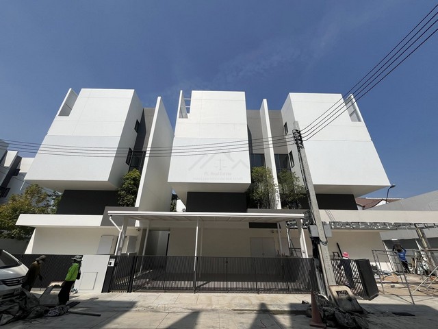 ให้เช่าบ้านแฝดบ้านใหม่ 3.5 ชั้น ARKIN VIBHAVADI (อาคิน วิภาวดี 84) บ้านใหม่ ใกล้สนามบินดอนเมือง