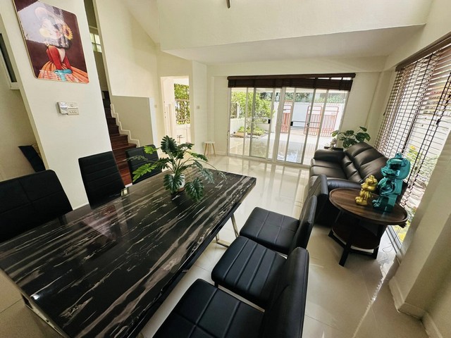 ให้เช่าบ้านเดี่ยว 4 ชั้น 5 ห้องนอน ย่านพร้อมพงษ์ ซอยสุขุมวิท 31 ปรับปรุงใหม่ ตกแต่งพร้อมเฟอร์นิเจอร์ ใกล้ BTS พร้อมพงษ์,