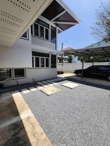 ให้เช่าบ้านเดี่ยว 2 ชั้น 156 ตรว. ถนนสุขุมวิท เดินทางสะดวก ใกล้ BTS บางจาก