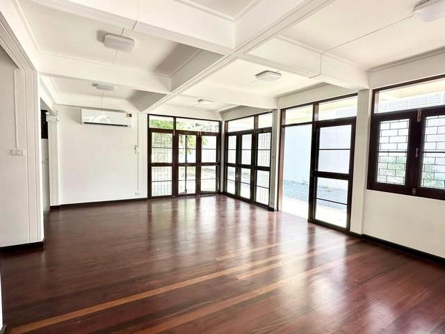 ให้เช่าบ้านเดี่ยว 2 ชั้น 156 ตรว. ถนนสุขุมวิท เดินทางสะดวก ใกล้ BTS บางจาก