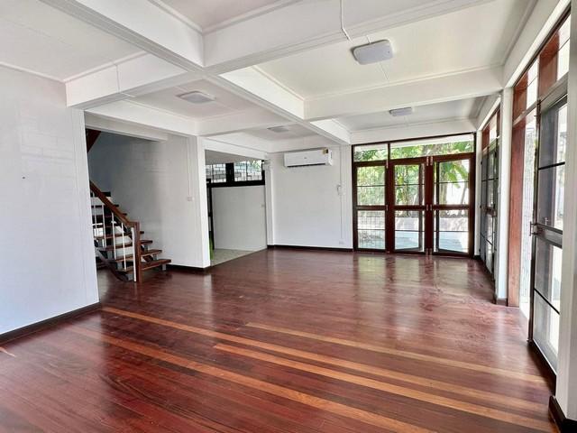ให้เช่าบ้านเดี่ยว 2 ชั้น 156 ตรว. ถนนสุขุมวิท เดินทางสะดวก ใกล้ BTS บางจาก