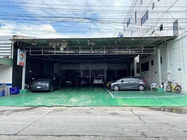 ให้เช่าโชว์รูมพร้อมศูนย์บริการในตัวพร้อมอุปกรณ์พร้อมทำธุรกิจต่อได้เลย 1.5 ไร่ เลียบทางด่วนรามอินทรา