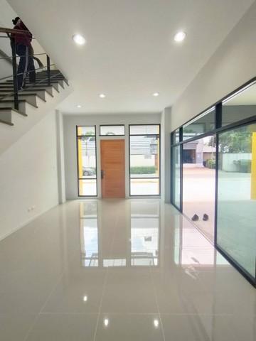 ให้เช่าโกดัง และออฟฟิศ 450 ตรม. หลังมุม ซอยกัตนา ย่านบางใหญ่ นนทบุรี ( สร้างใหม่ )