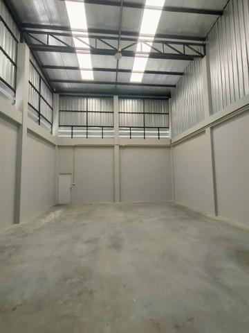 ให้เช่าโกดัง และออฟฟิศ 450 ตรม. หลังมุม ซอยกัตนา ย่านบางใหญ่ นนทบุรี ( สร้างใหม่ )