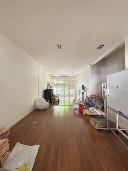 ให้เช่า Townhome 2 ชั้น 3 ห้องนอน หมู่บ้าน Parklane ปรีดีพนมยงค์ 35 สุขุมวิท 71 เหมาะทำ Home Office หรือ อยู่อาศัย