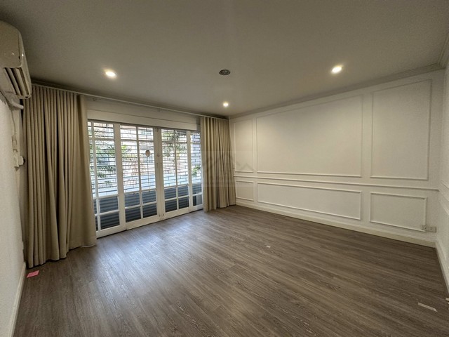ให้เช่า Townhome 2 ชั้น 3 ห้องนอน หมู่บ้าน Parklane ปรีดีพนมยงค์ 35 สุขุมวิท 71 เหมาะทำ Home Office หรือ อยู่อาศัย