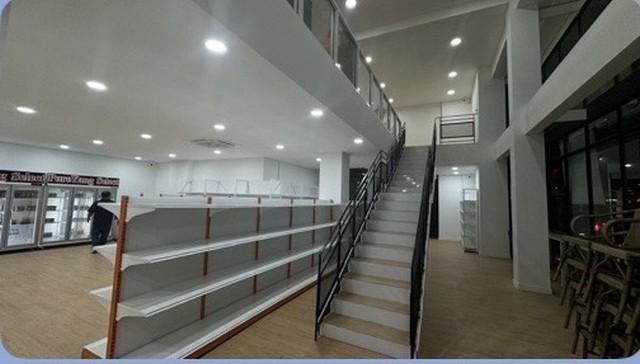ให้เช่าโชว์รูม 2 ชั้น 260 ตรม. ใต้โรงแรม สไตล์ลอฟ ถนนเอกมัย ซอยสุขุมวิท 63 ใกล้ห้างดองกี้