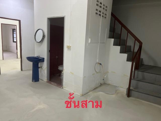 ให้เช่าอาคารพาณิชย์ 4.5 ชั้น 28 ตรว. ห้องมุม ย่านลาดพร้าว-วังหิน เหมาะทำคลีนิค หรือโฮมออฟฟิศ