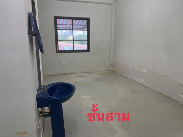 ให้เช่าอาคารพาณิชย์ 4.5 ชั้น 28 ตรว. ห้องมุม ย่านลาดพร้าว-วังหิน เหมาะทำคลีนิค หรือโฮมออฟฟิศ