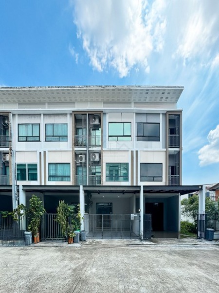 ขายทาวน์โฮม 3 ชั้น 19.3 ตรว. 4 นอน สไตล์ Modern Iconic หมู่บ้านพาทิโอ วัชรพล – รามอินทรา ถนนวัชรพล ต่อเติมฟังก์ชันครบ ใก