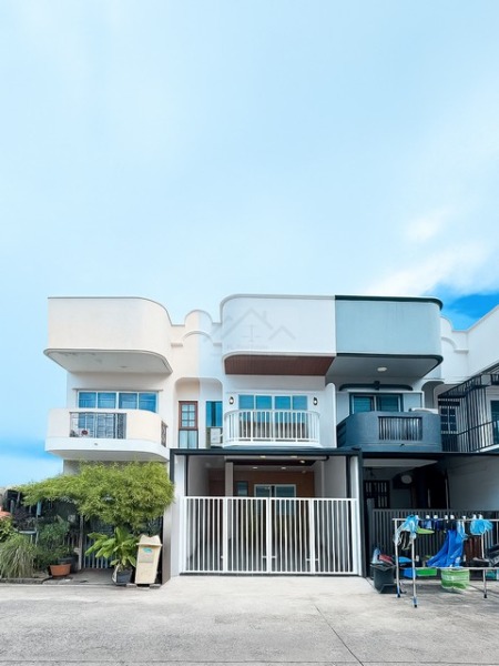 ขายทาวน์โฮม 2 ชั้น 17 ตรว. หมู่บ้าน 84 แมนชั่น ลาดพร้าว84 ทำเลดี ใกล้ทางด่วน MRT ลาดพร้าว71 รีโนเวทใหม่พร้อมอยู่