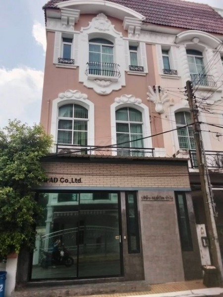 ให้เช่าทาวน์โฮม 3 ชั้นหลังมุม 4 ห้องนอน บ้านกลางเมืองมอนติคาร์โล รัชวิภา ใกล้ทางด่วน ใกล้รถไฟฟ้า ใกล้ตลาดบองมาเช่ เหมาะทำออฟฟิศและอยู่อาศัย
