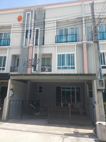ให้เช่าทาวโฮม3 ชั้น หมู่บ้านพาทิโอพัฒนาการ ซอย38 ถนนพัฒนาการ เขตสวนหลวง