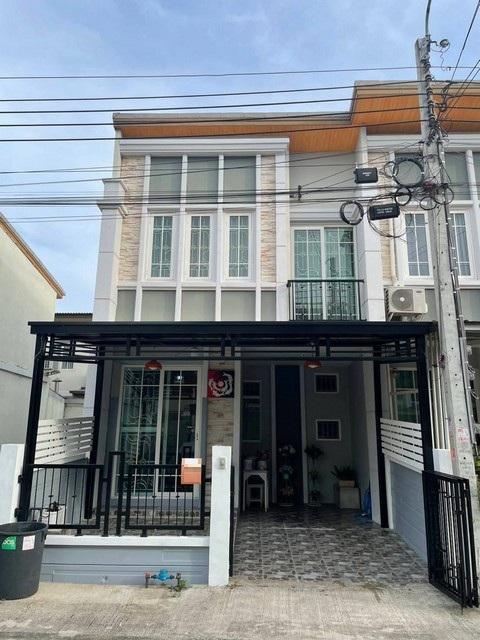 ให้เช่าทาวน์เฮ้าส์ 2 ชั้นห้องมุม 2 ห้องนอน โครงการ Golden Town บางนา-สวนหลวง เหมาะอยู่อาศัย