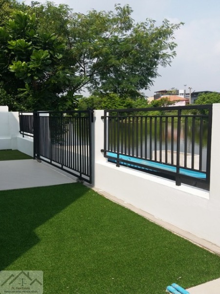 ขายบ้านเดี่ยวสไตล์โมเดิร์นย่านเลียบด่วน 61 ตรว. หมู่บ้านมณียา ถนนประดิษฐ์มนูธรรม หลังบ้าน วิวบึงน้ำ มุมพักผ่อนส่วนตัวท่ามกลางบรรยากาศริมน้ำ