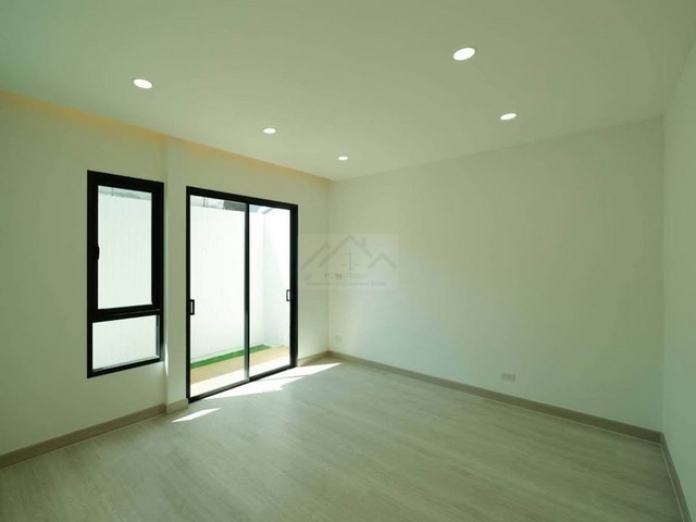 ขายบ้านเดี่ยว 1 ชั้นครึ่ง 50 ตรว. หมู่บ้านเสรี-อ่อนนุช ซอยอ่อนนุช 70-1 รีโนเวทใหม่หมดทั้งหลัง บ้านสวยพร้อมอยู่