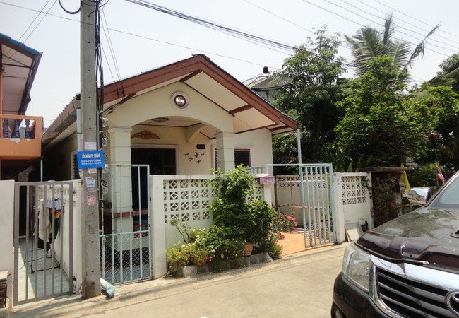ขายบ้านเดี่ยว หมู่บ้านเปี่ยมเจริญ ขจรวิทย์ เนื้อที่ 39.5 ตร.ว. 5 นอน 4 น้ำ สภาพดี