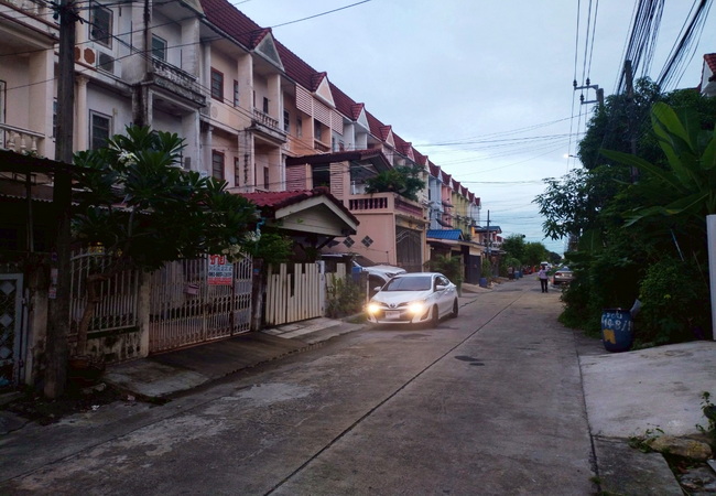 ขายทาวน์เฮ้าส์ หมู่บ้านรินทร์ทอง รามคำแหง 190 เนื้อที่ 22 ตร.ว. 4 นอน 2 น้ำ ทำเลดี