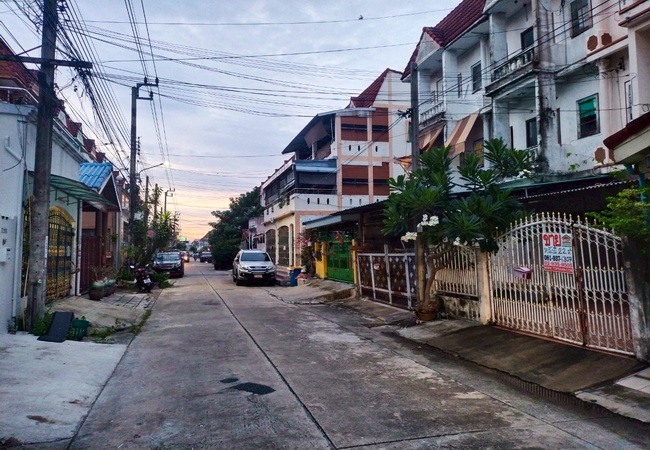 ขายทาวน์เฮ้าส์ หมู่บ้านรินทร์ทอง รามคำแหง 190 เนื้อที่ 22 ตร.ว. 4 นอน 2 น้ำ ทำเลดี