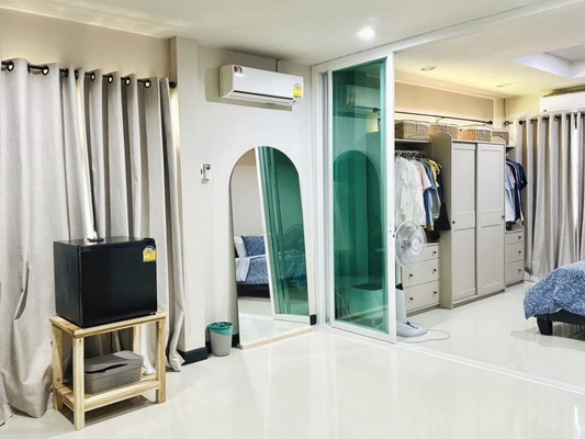 [ให้เช่า] FOR RENT SEMI DETACHED HOUSE ONNUT / 3 bedrooms 4 bathrooms / 33 Sqw. 140 Sqm. **41,000** JUST WALK 15 MIN TO BTS ONNUT