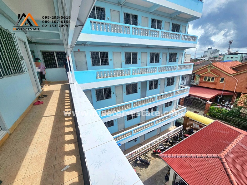 APARTMENT 5 ชั้น + ดาดฟ้า + ที่จอดรถ ซอยทรัพย์บุญชัย 19 ทุกห้องโปร่งลมเย็นด้วย Design ตึกรูปตัว L ให้ทุกห้องมีความโปร่ง มีระเบียงทุกห้อง