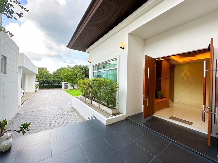 ขายหรือให้เช่าบ้านเดี่ยวในสนามกอล์ฟ หมู่บ้านวินด์มิลล์พาร์ค บางนาตราด กม10.5 บางพลี สมุทรปราการ.(นายหน้าติดต่อเจ้าของ)
