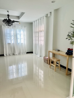 [ให้เช่า] FOR RENT SEMI DETACHED HOUSE ONNUT / 3 bedrooms 4 bathrooms / 33 Sqw. 140 Sqm. **41,000** JUST WALK 15 MIN TO BTS ONNUT