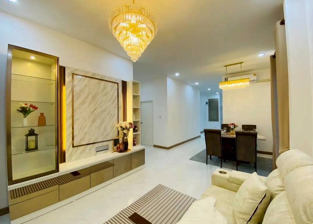 ให้เช่าบ้านเดี่ยว ตกแต่งหรู เฟอร์นิเจอร์พร้อมอยู่เครื่องใช้ไฟฟ้าครบ ซอยทุ่งเศรษฐีแยก 18