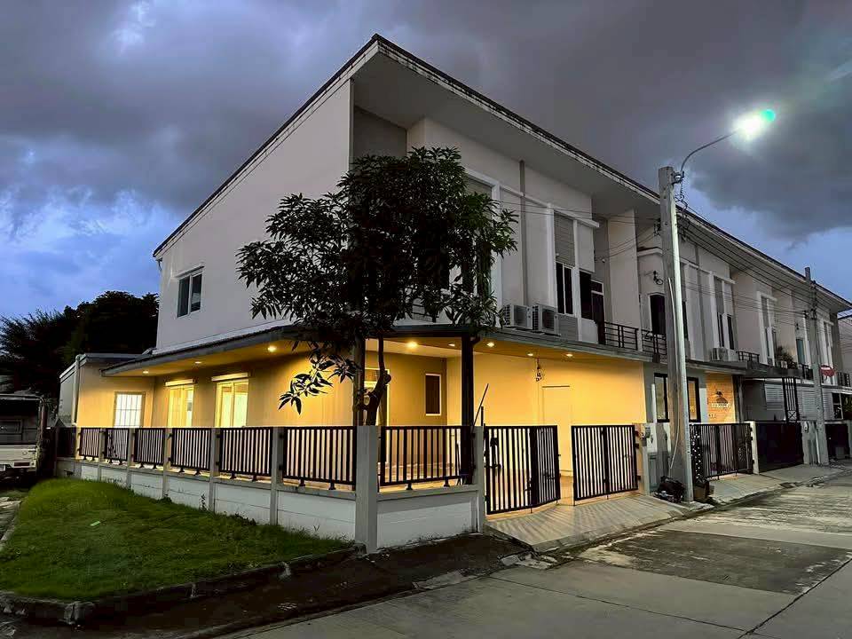 ให้เช่าทาวโฮม หมู่บ้าน CASA CITY BANGNA บ้านว่างพร้อมเข้าอยู่