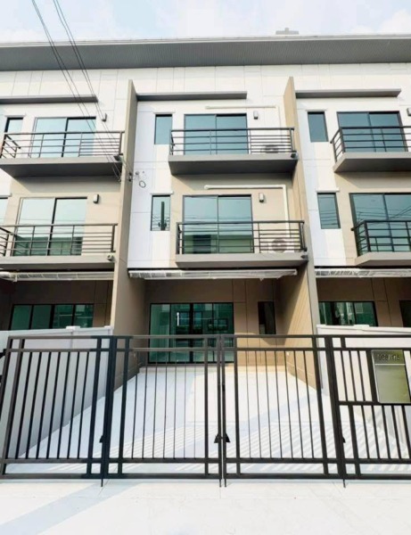 ให้เช่าทาวน์โฮม หมู่บ้านกลางเมือง ราชพฤกษ์-สาทร *บ้านใหม่ป้ายแดง ไม่เคยเข้าอยู่*