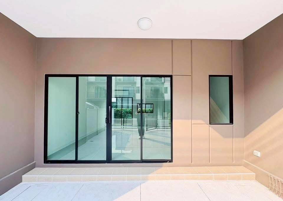 ให้เช่าทาวน์โฮม หมู่บ้านกลางเมือง ราชพฤกษ์-สาทร *บ้านใหม่ป้ายแดง ไม่เคยเข้าอยู่*