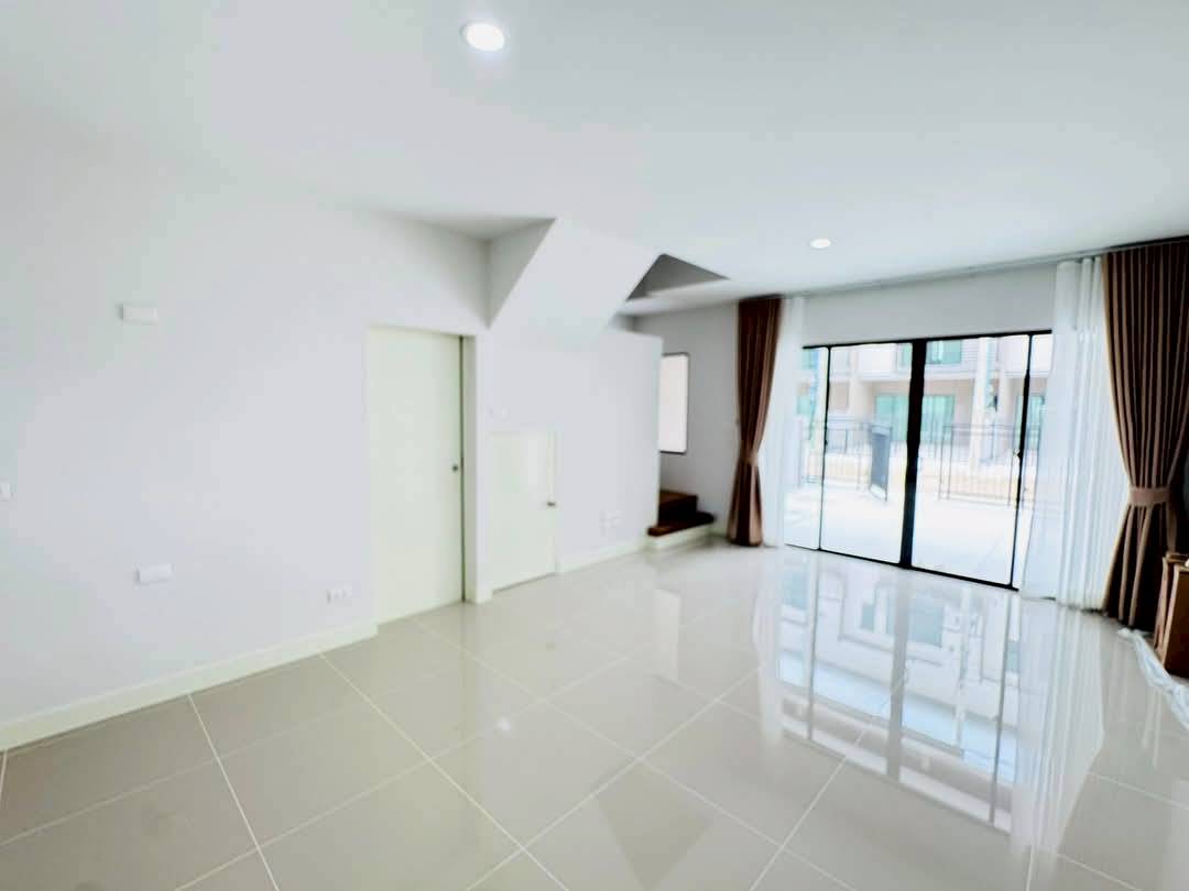 ให้เช่าทาวน์โฮม หมู่บ้านกลางเมือง ราชพฤกษ์-สาทร *บ้านใหม่ป้ายแดง ไม่เคยเข้าอยู่*