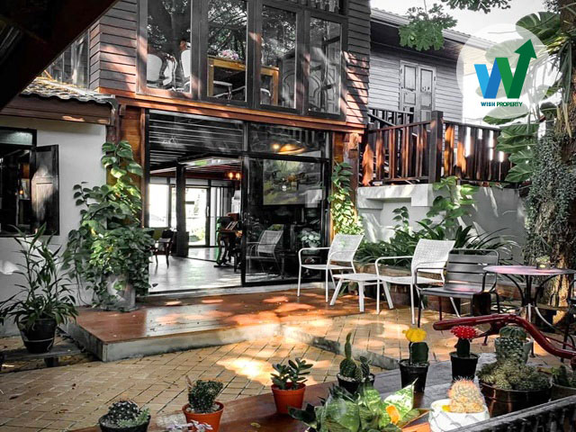 ที่ดินพร้อมสิ่งปลูกสร้าง บ้านเดี่ยว เมืองลำปาง พร้อมกิจการร้านกาแฟ ย่านสุขสวัสดิ์ จากถนนซุปเปอร์ไม่ถึง 1 นาที ด่วนมาก!!