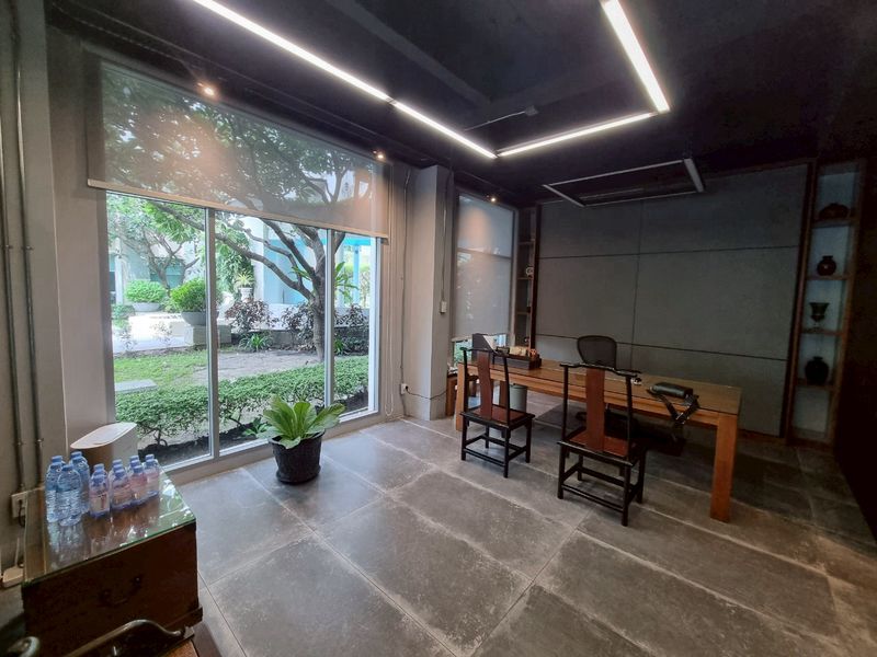 ขายหรือให้เช่า สำนักงานพร้อมใช้งาน โครงการ Brighton Place ห้วยขวาง – ใจกลางเมือง ใกล้ MRT ห้วยขวางเพียง 2.2 กม.