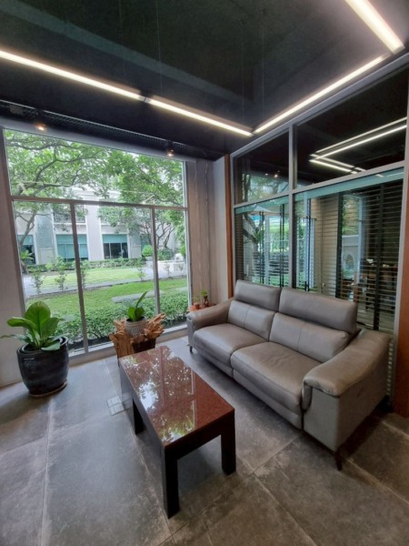ขายหรือให้เช่า สำนักงานพร้อมใช้งาน โครงการ Brighton Place ห้วยขวาง – ใจกลางเมือง ใกล้ MRT ห้วยขวางเพียง 2.2 กม.