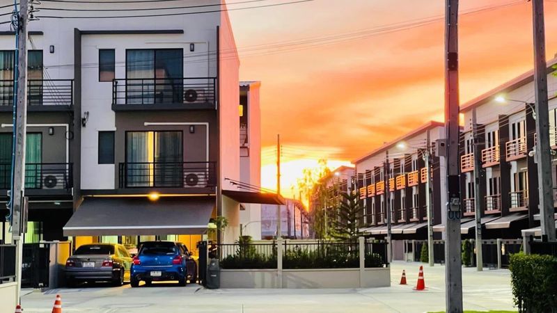 ขายทาวน์โฮม บ้านกลางเมือง ศรีนครินทร์ – อ่อนนุช หลังมุม มีพื้นที่ปลูกต้นไม้ นั่งเล่น ใกล้เอกมัย ทองหล่อ
