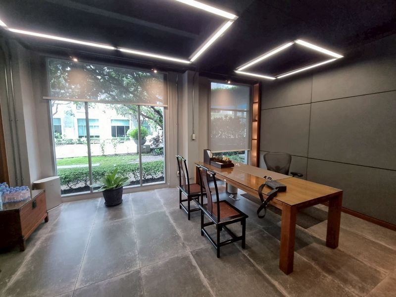 ขายหรือให้เช่า สำนักงานพร้อมใช้งาน โครงการ Brighton Place ห้วยขวาง – ใจกลางเมือง ใกล้ MRT ห้วยขวางเพียง 2.2 กม.