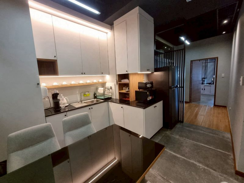 ขายหรือให้เช่า สำนักงานพร้อมใช้งาน โครงการ Brighton Place ห้วยขวาง – ใจกลางเมือง ใกล้ MRT ห้วยขวางเพียง 2.2 กม.