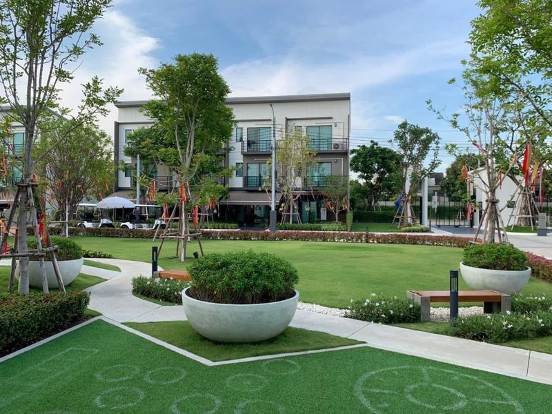 ขายทาวน์โฮม บ้านกลางเมือง ศรีนครินทร์ – อ่อนนุช หลังมุม มีพื้นที่ปลูกต้นไม้ นั่งเล่น ใกล้เอกมัย ทองหล่อ
