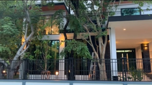 ขายบ้านเดี่ยว 2 ชั้น รวมเฟอร์นิเจอร์ หมู่บ้านราชพฤกษ์ วงแหวน-บางบอน 4 เงียบสงบ 5 ห้องนอน 4 ห้องนํ้า โทร 0865402132