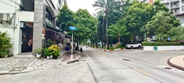 ขายด่วน! ที่ดินพร้อมอาคารพาณิชย์และโกดัง ใจกลางเมืองสาทร พระราม 3 เนื้อที่ 221 ตารางวา โทร 0619829696