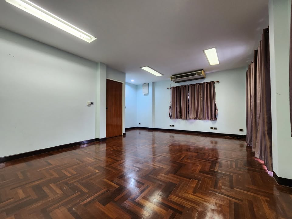 บ้านเช่า 3 ชั้น หมู่บ้านโพธิ์แก้ว ประชาชื่น แจ้งวัฒนะ