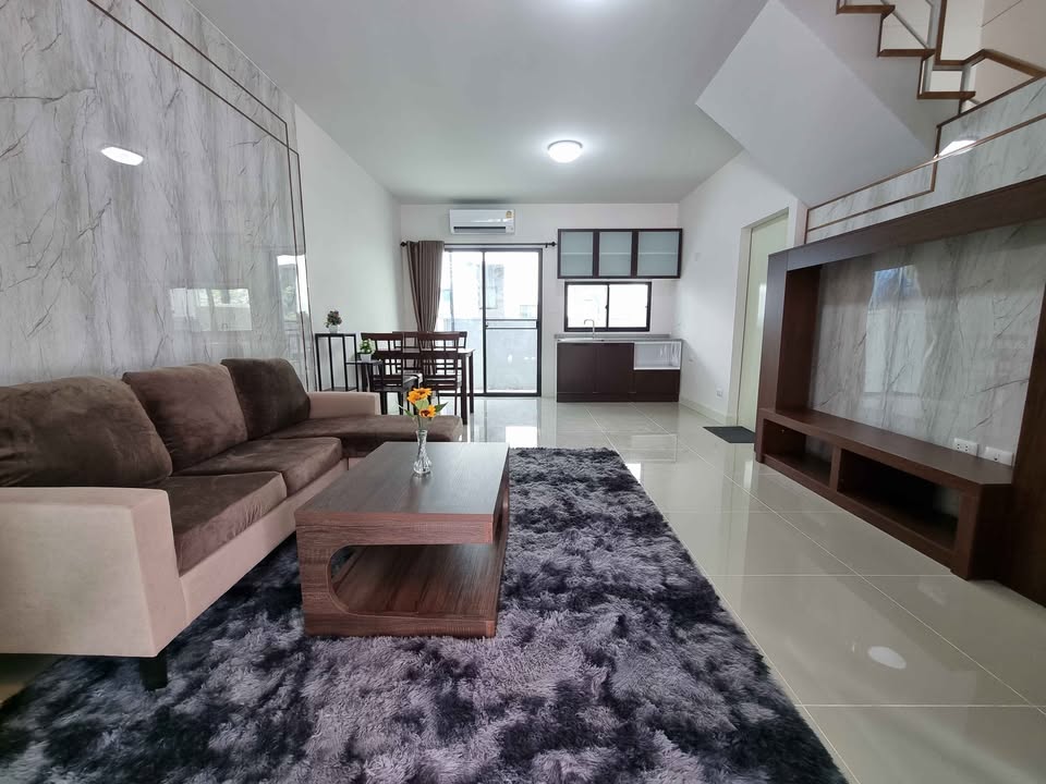 เช่าทาวน์โฮม 3 ชั้น วงแหวน-รามอินทรา บ้าน กลางเมือง รามอินทรา