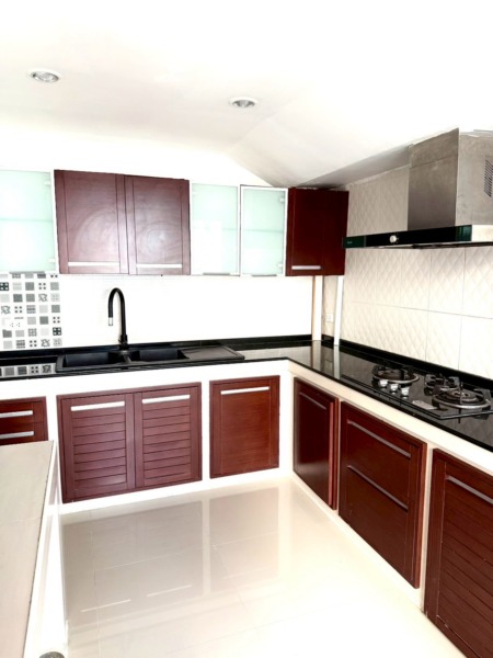 เช่าโฮมออฟฟิศ 3 ชั้นครึ่ง หมู่บ้าน สรานนท์ ปากเกร็ด